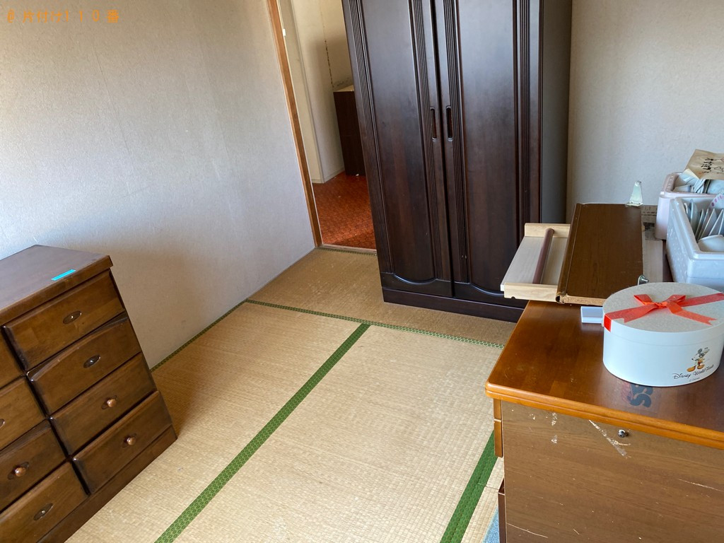 タンス、簡易ソファー、学習机、テレビ台、布団、婚礼タンス等の回収